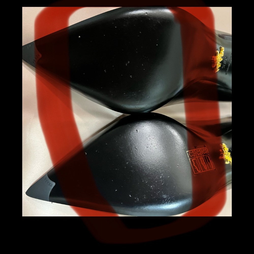 PRADA NIB AUTHENTIC VINTAGE BLACK GENUINE PATENT LEATHER PUMPS WITH TASSELS - Picture 17 of 17